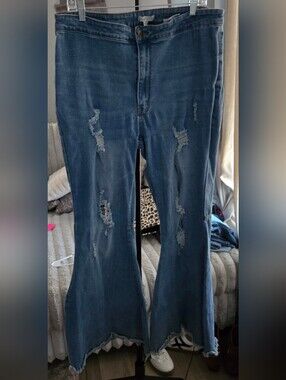 Women’s  Distressed Flare Jeans - High Rise Stretch